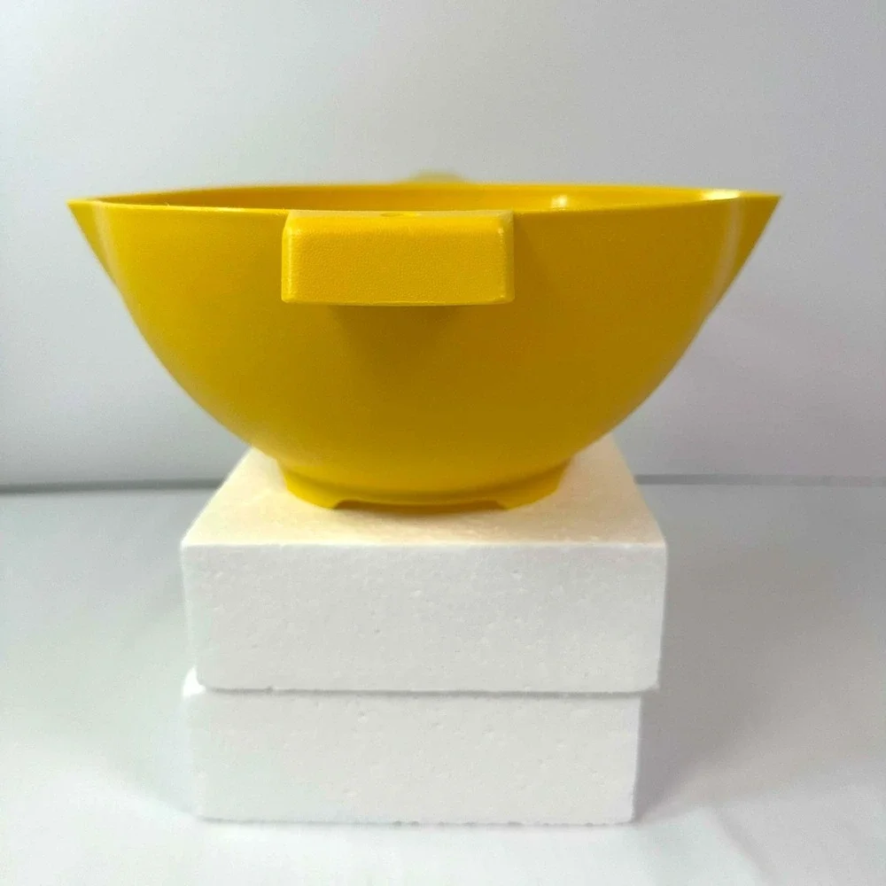 Vintage Tupperware 1523-8 Yellow 2 Qt Colander Strainer Handle Spout